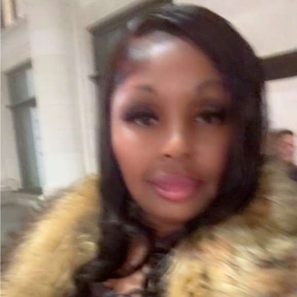 Meet your Posher, Denise - Picture 1 of 3